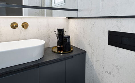 לבן, קטן וממזר